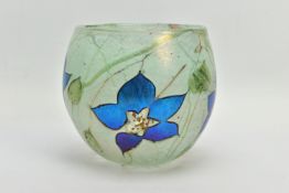 SIDDY LANGLEY (BRITISH CONTEMPORARY) A STUDIO GLASS BOWL DECORATED WITH BLUE FLOWERS AND FOLIAGE,