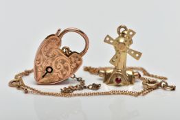 A YELLOW METAL PADLOCK CLASP, CHARM AND CHAIN, a yellow metal heart padlock with rose tones,