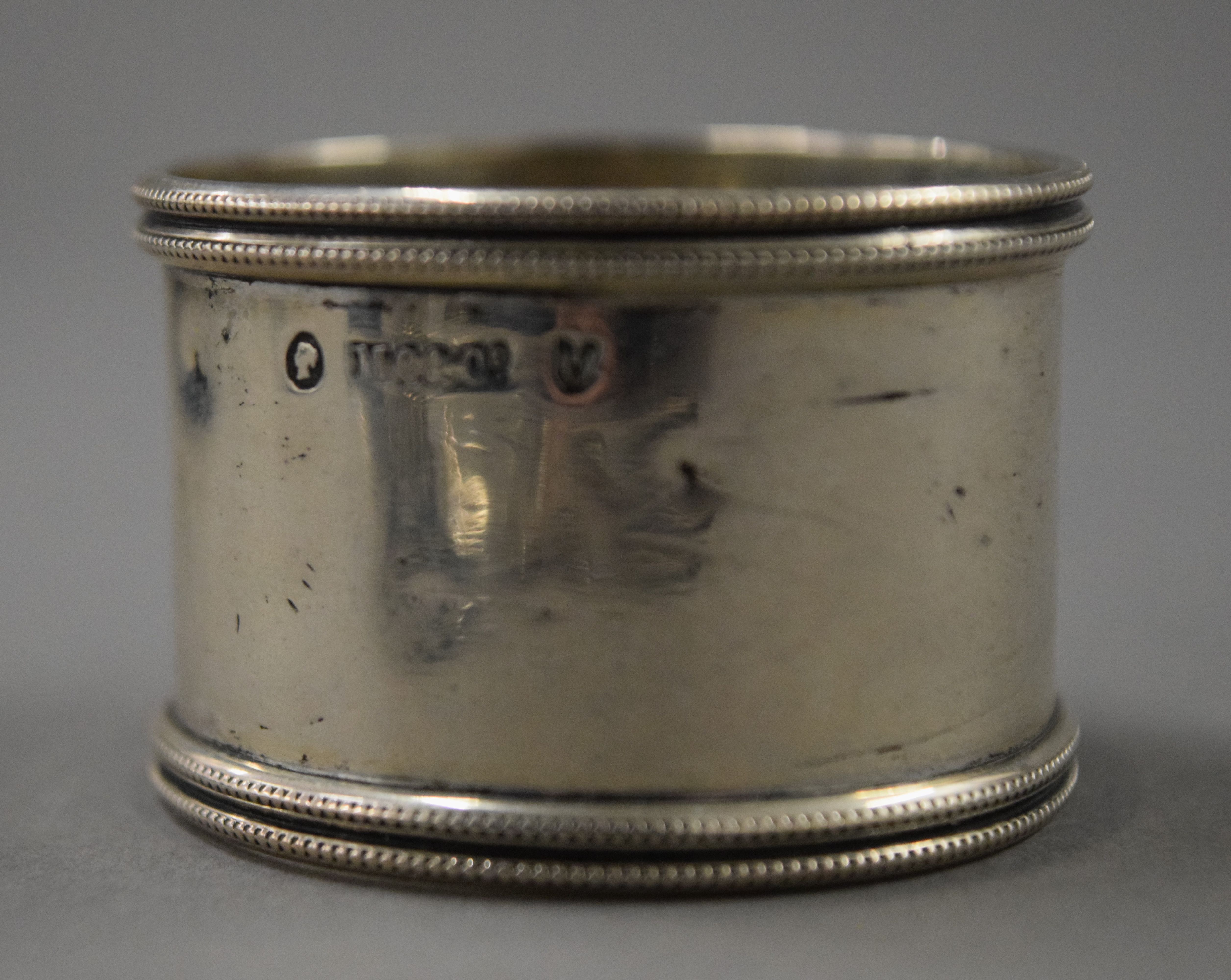 A cased silver cruet set, spoons and a napkin ring. 167.8 grammes. - Image 11 of 20