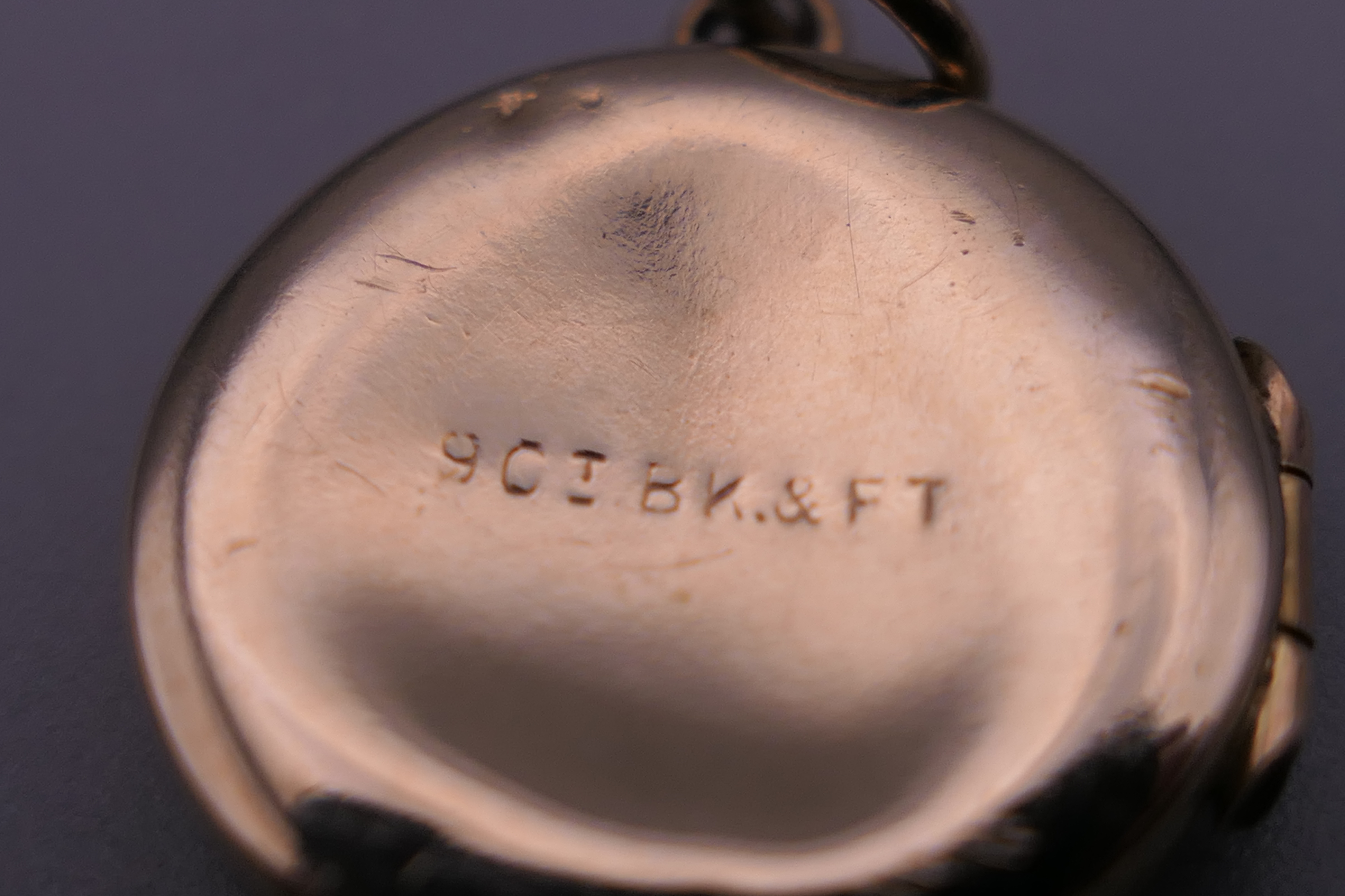 Three rings (one Swarovski), a cross pendant, a locket and another pendant. - Image 11 of 16