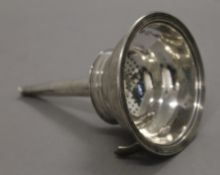 A Georgian silver wine funnel. 12 cm high. 76.9 grammes.