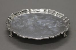 A small silver salver. 15 cm diameter. 193.7 grammes.