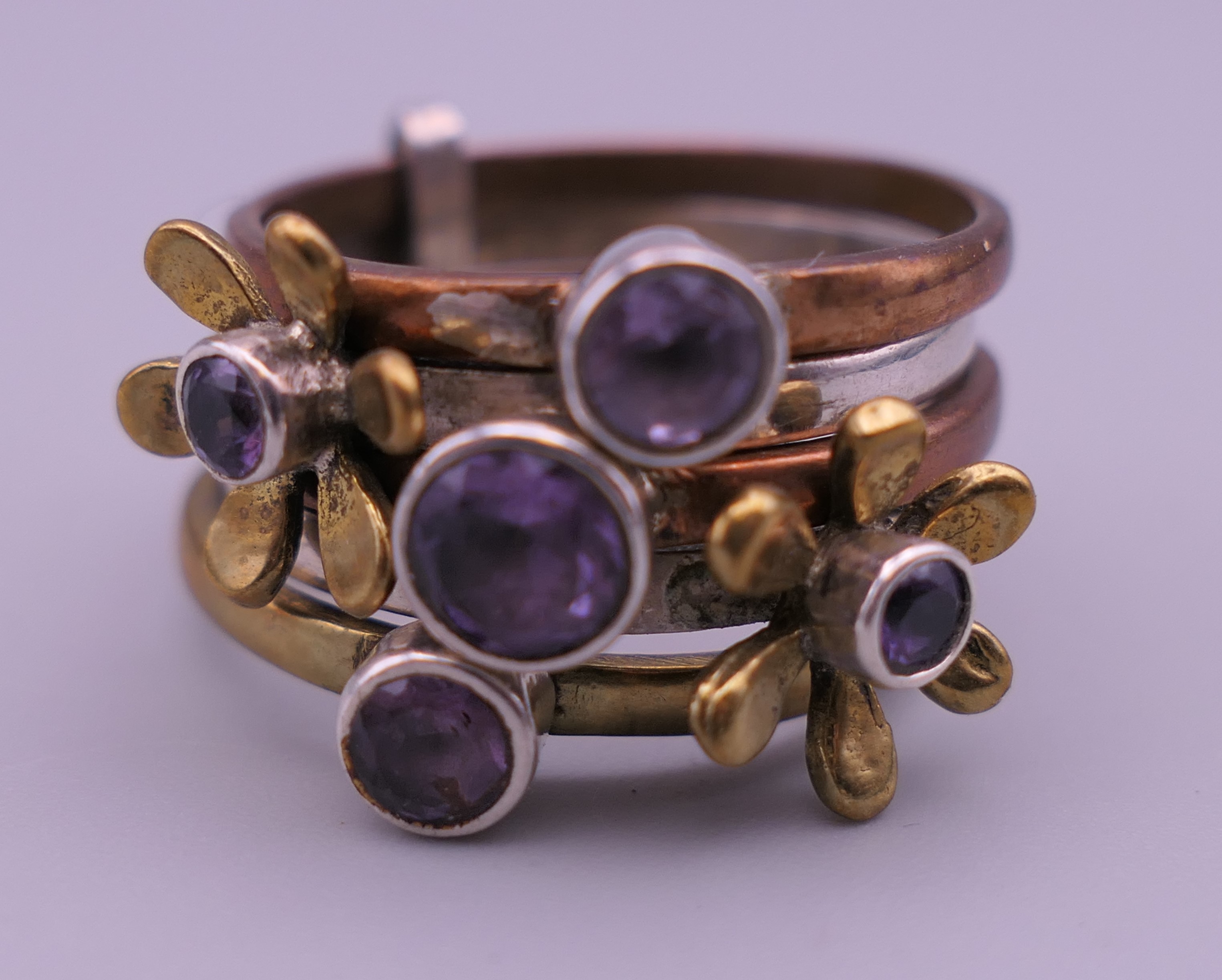 Three rings (one Swarovski), a cross pendant, a locket and another pendant. - Image 4 of 16
