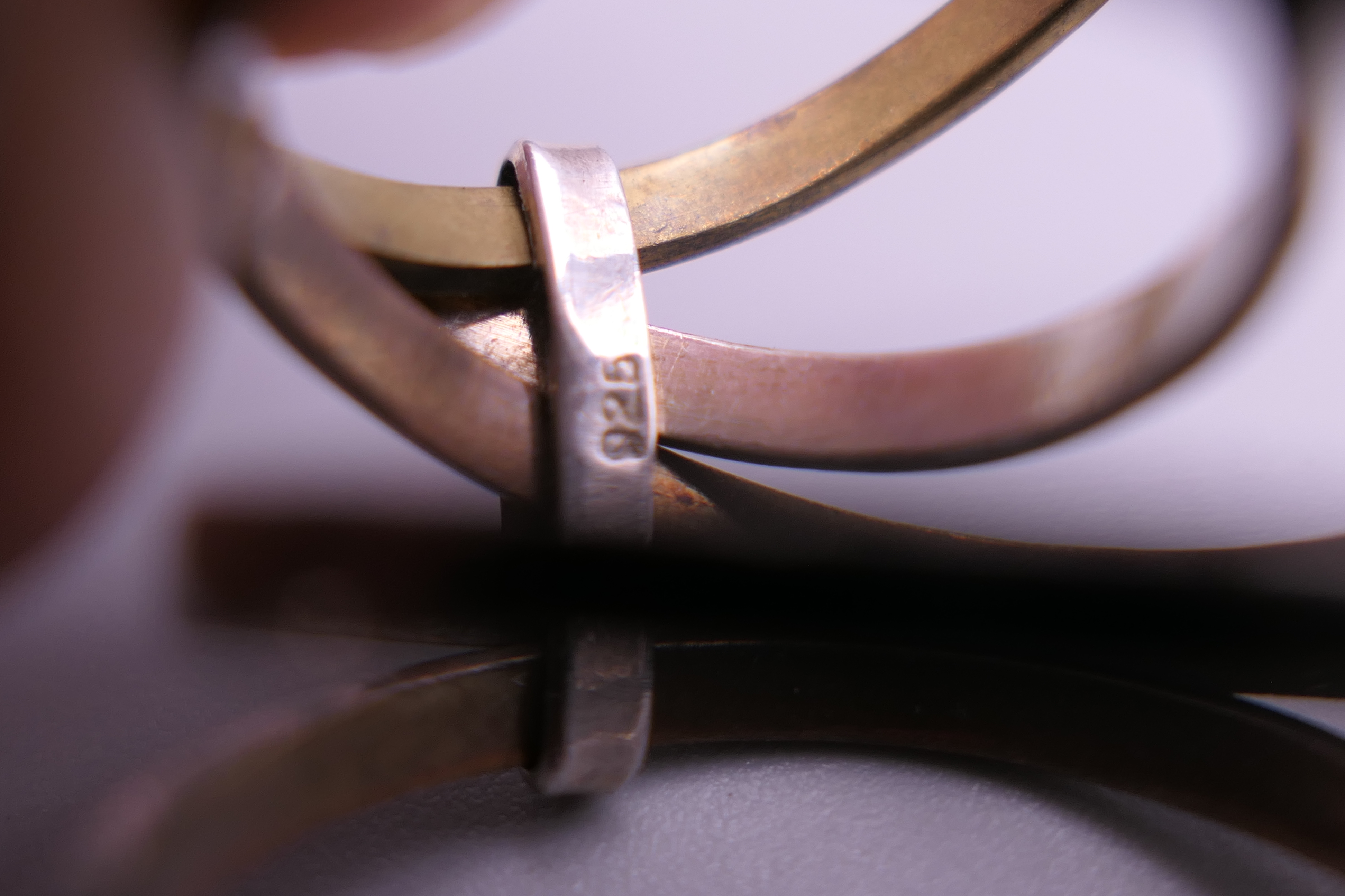 Three rings (one Swarovski), a cross pendant, a locket and another pendant. - Image 6 of 16