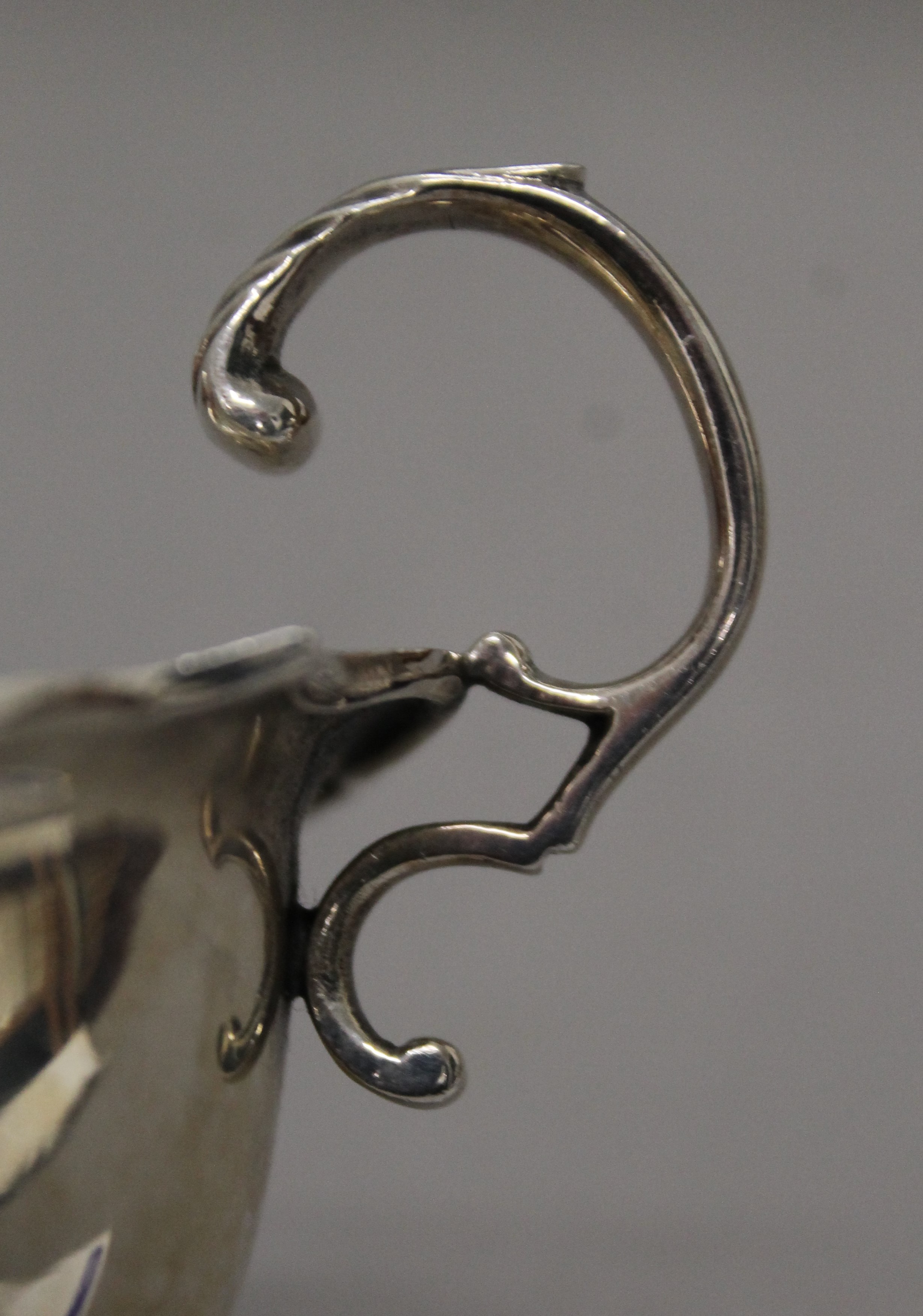 A pair of silver sauce boats. Each 14.5 cm long. 5.7 troy ounces. - Image 3 of 5