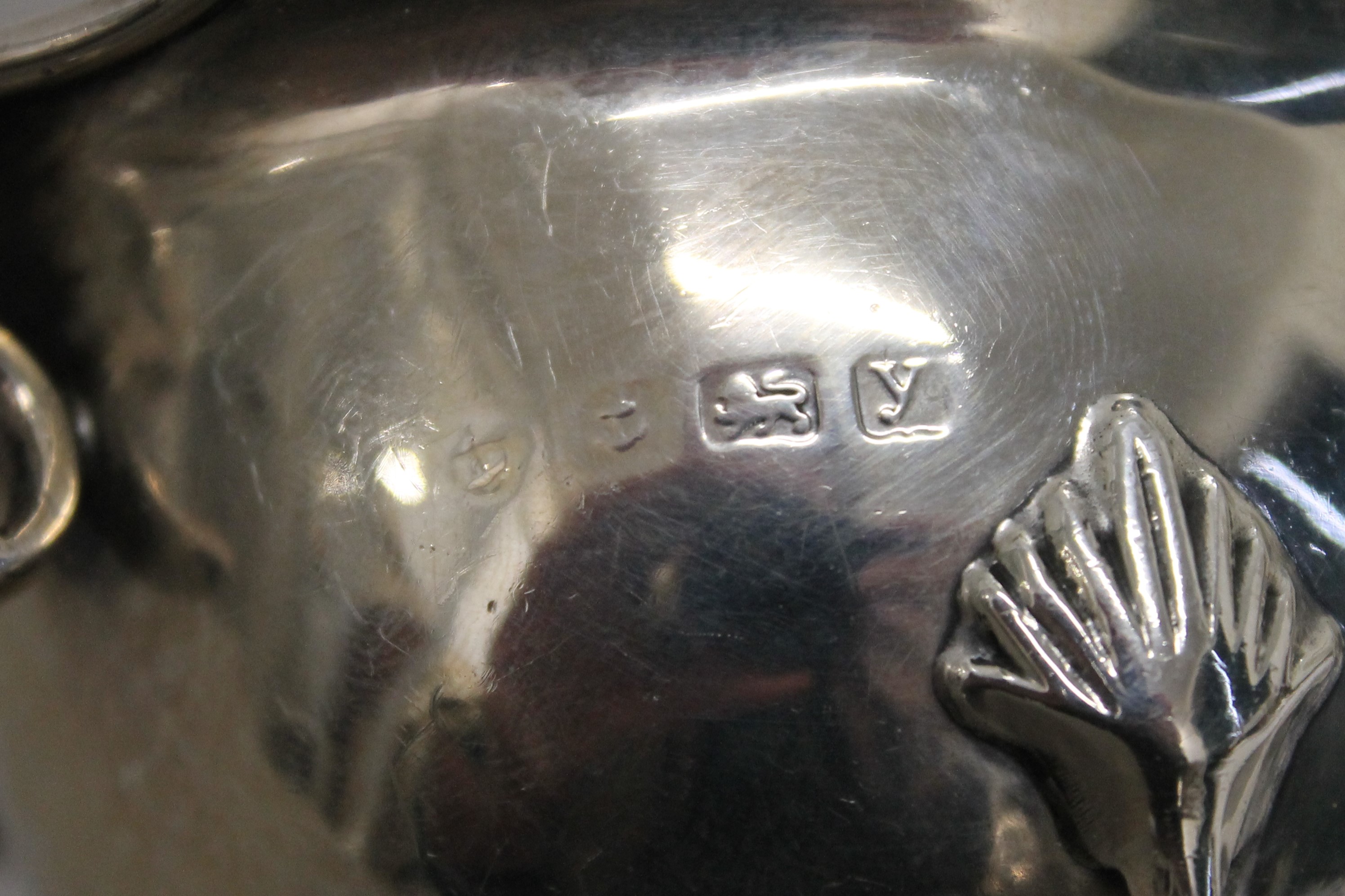 A pair of silver sauce boats. Each 14.5 cm long. 5.7 troy ounces. - Image 5 of 5