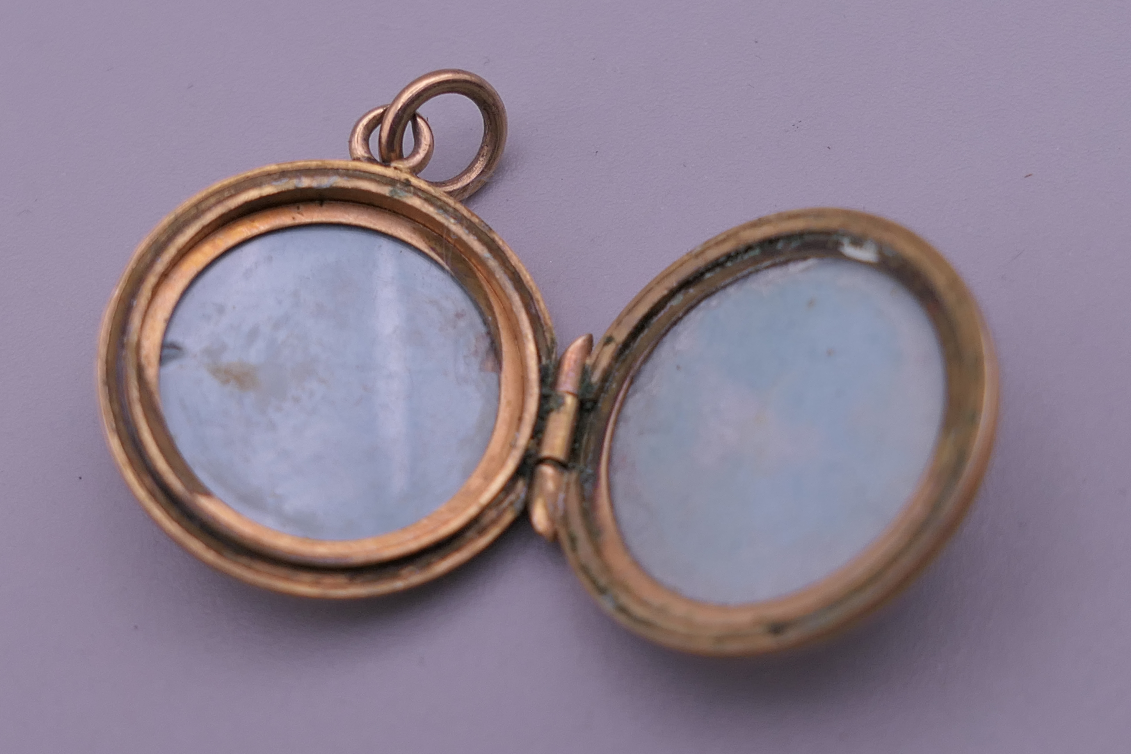 Three rings (one Swarovski), a cross pendant, a locket and another pendant. - Image 16 of 16