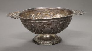 A Dutch silver porringer. 23.5 cm wide. 256 grammes.