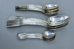 Eighteen Irish silver spoons. 790.1 grammes.