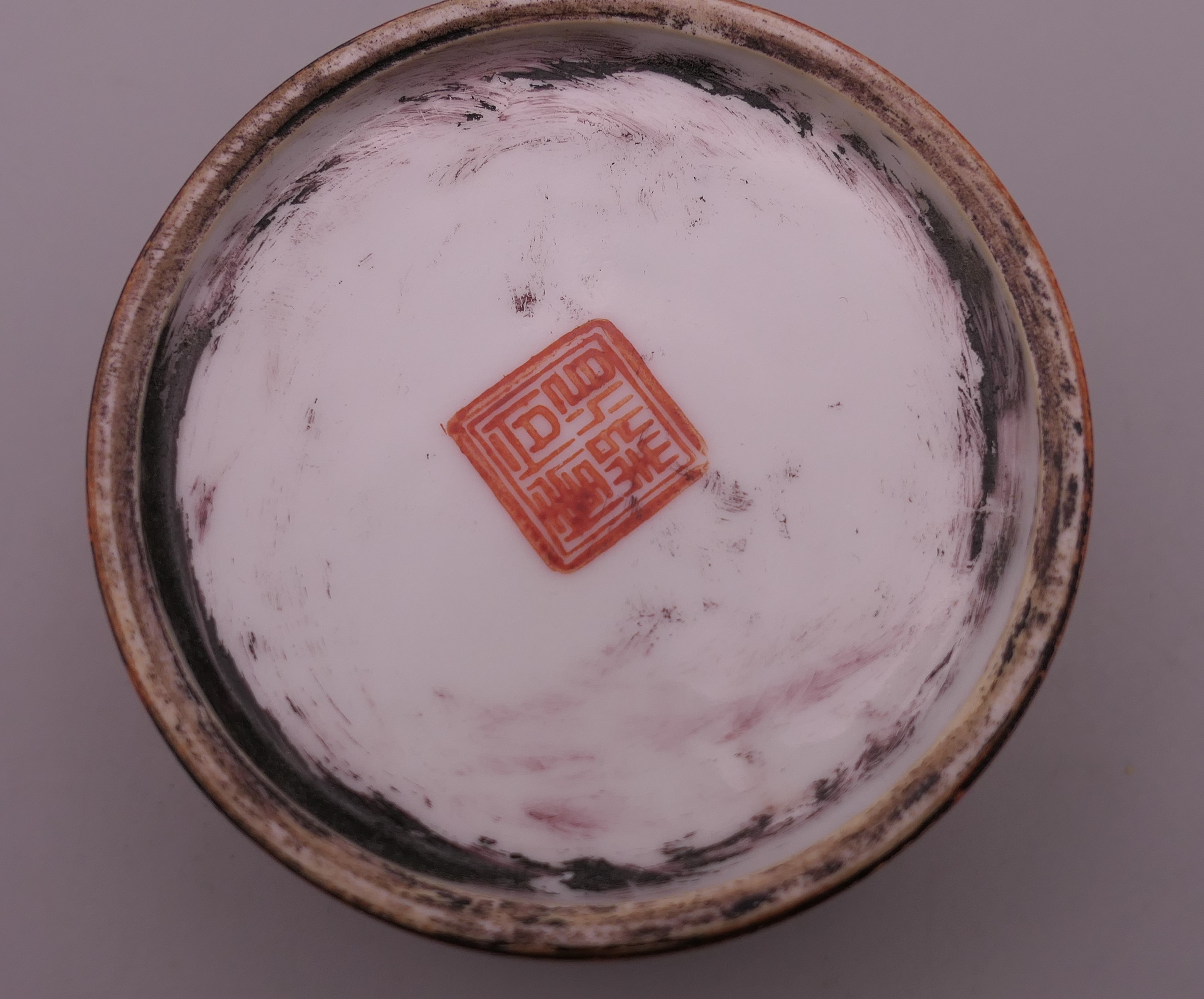 A small Chinese porcelain paste box. 6.25 cm diameter. - Image 4 of 5