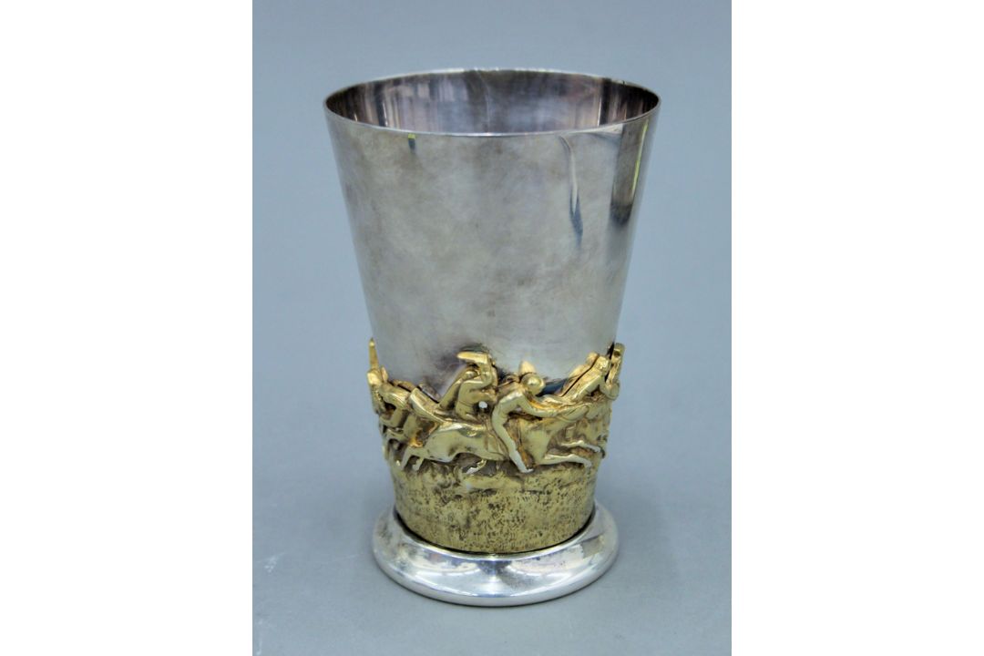 A Victorian Pryor Tyzack and Co silver plated and gilt beaker decorated with a horse racing scene. - Image 1 of 4