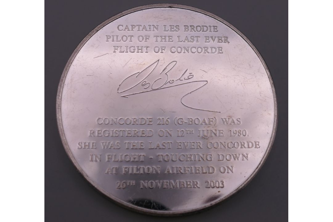 A pure silver Celebration of Concord last flight medallion. 6.5 cm diameter. 156.3 grammes. - Image 3 of 3