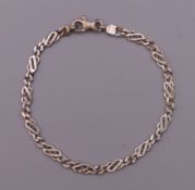 A small silver bracelet. 18 cm long. 4.8 grammes.
