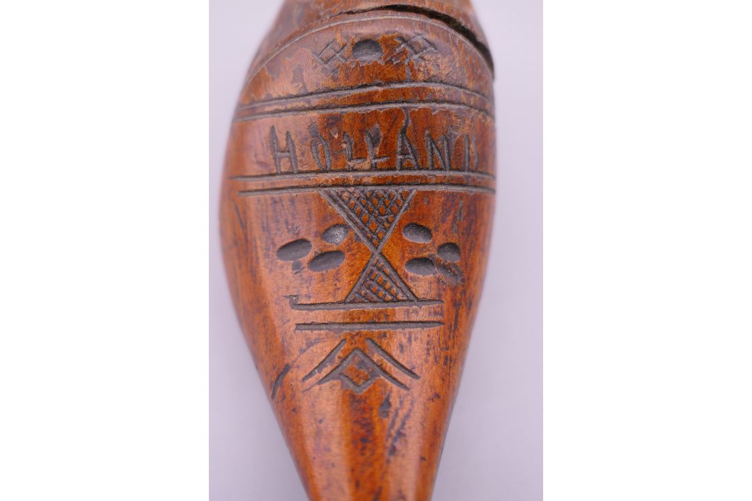 A Dutch treen box formed as a clog. 13 cm long. - Image 11 of 11