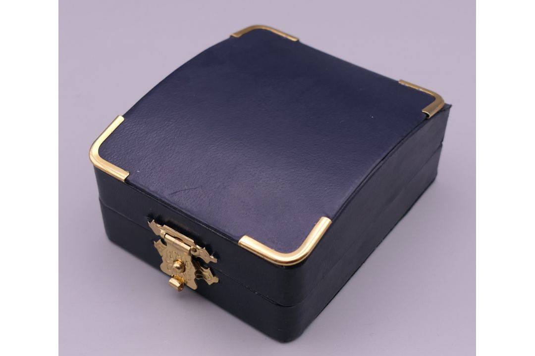 A pair of Emporio Armani cufflinks, boxed. 2 cm diameter. - Image 5 of 5