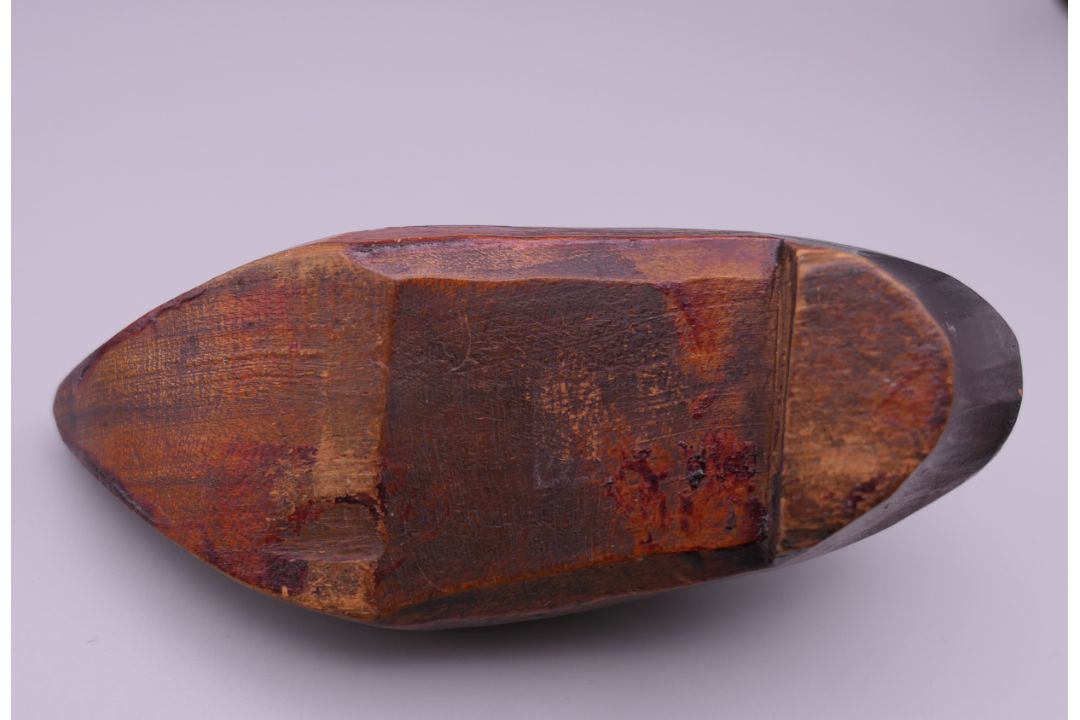 A Dutch treen box formed as a clog. 13 cm long. - Image 6 of 11
