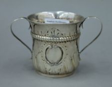 A Georgian silver porringer with twin handles. 8 cm high. 81.8 grammes.