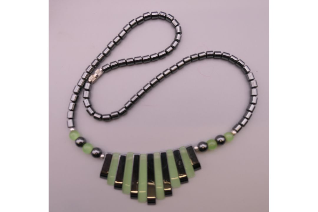 A quantity of costume jewellery. - Image 6 of 12
