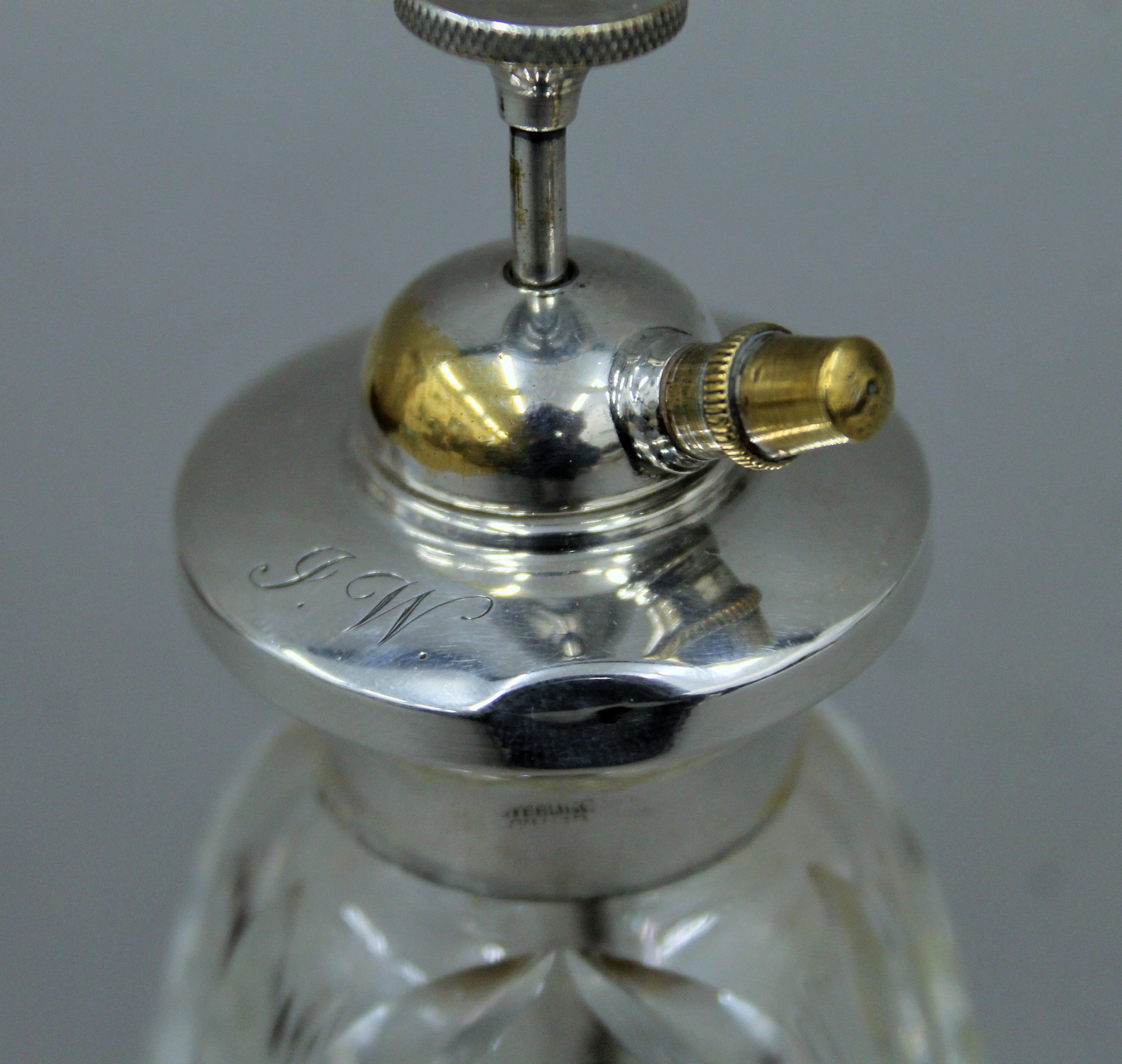A silver topped cut glass atomiser. 15 cm high. - Image 4 of 5