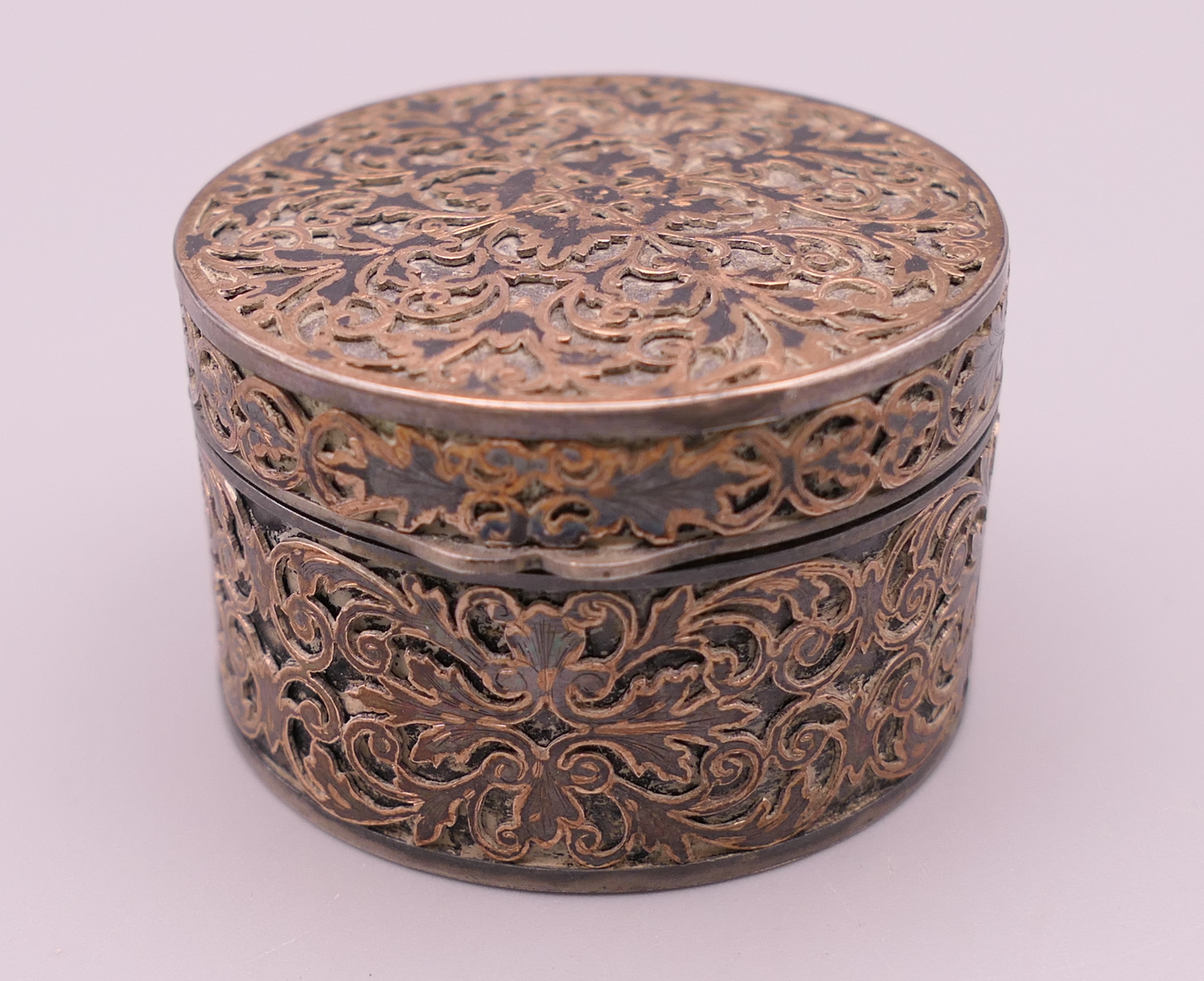 A Continental silver round pill box. 4.25 cm diameter.