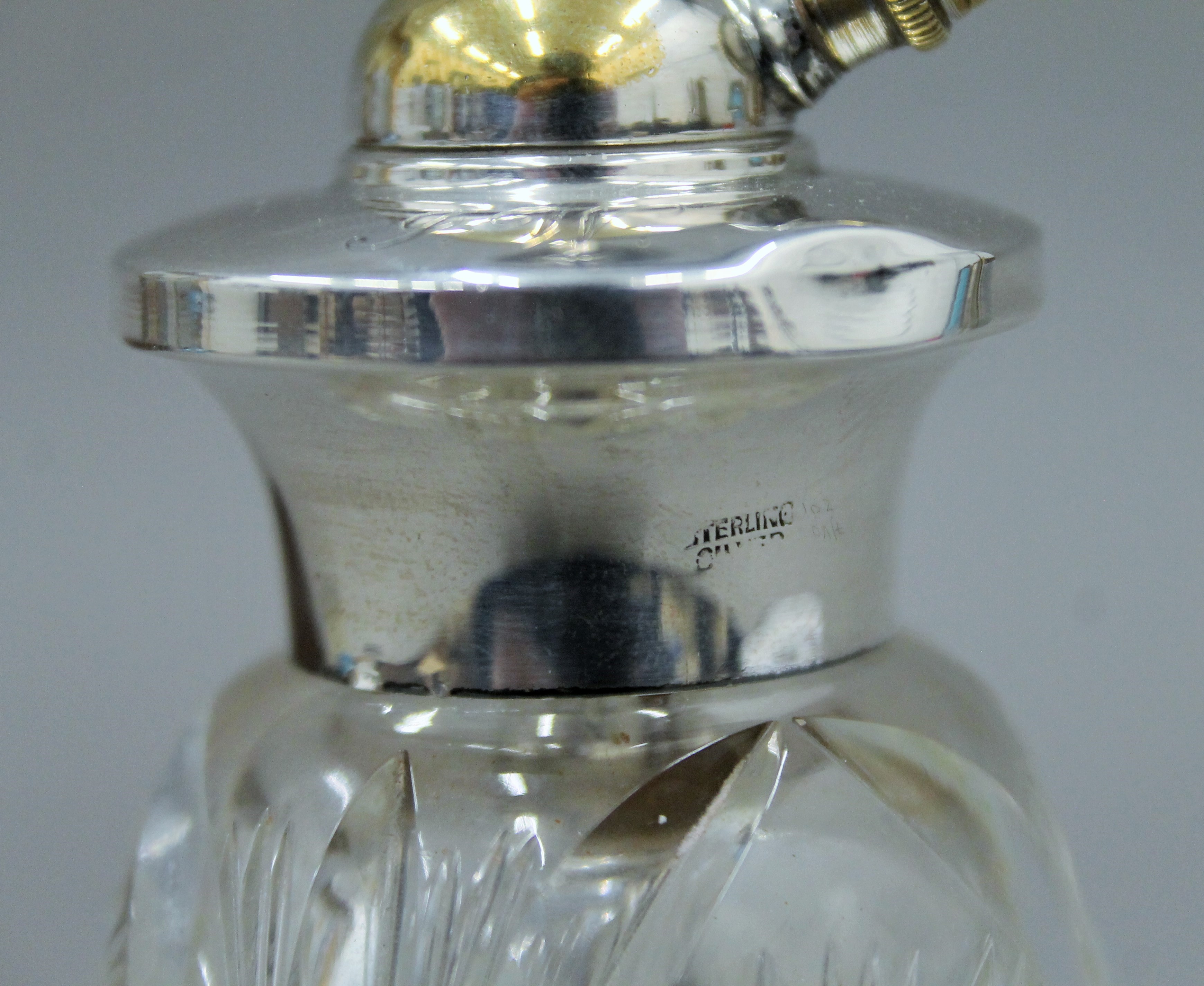 A silver topped cut glass atomiser. 15 cm high. - Image 5 of 5