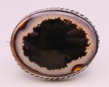 A silver mounted agate brooch. 7 cm x 5.5 cm.