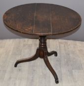 19thC circular oak table raised on tripod base, diameter 80cm