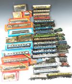 A collection of Hornby and similar 00 gauge model railway locomotives, coaches, wagons and