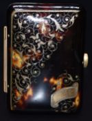 Late 19th/early 20thC French gold inlaid piqué purse decorated with floral/vacant cartouche