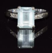An 18ct white gold ring set with aquamarine and diamonds, 3.5g, size M/N