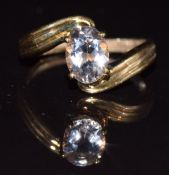 A 9k gold ring set with morganite, 2.6g, size N
