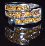 A 9k white gold ring set with golden sapphires, 6.8g, size M