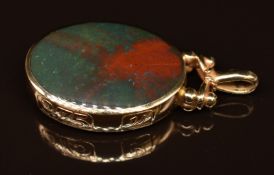 A 9ct gold double sided pendant set with bloodstone verso onyx and feature hallmarks, 15.4g