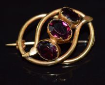 Victorian knot brooch set with paste, 2.5 x 1.6cm