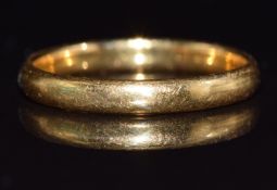 A 22ct gold wedding band / ring, 2.8g, size L