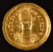 Theodosius II AD402-450 gold Solidus 4.52g obv D N Theodosius P F AUG, helmeted and cuirassed bust