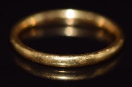 A 22ct gold wedding band / ring, 2.8g, size M