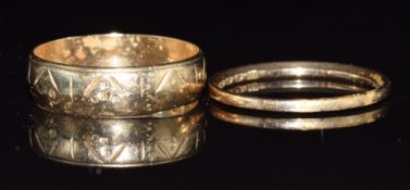 Two 9ct gold wedding bands / rings, 3.5g, size M