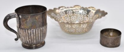 Goldsmiths & Silversmiths Co Victorian hallmarked silver mug, London 1895, height 8cm, hallmarked