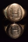An 18ct gold signet ring, 4.4g, size H