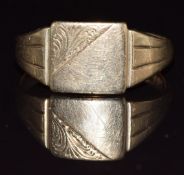 A 9ct gold signet ring, 3.3g, size T