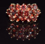 A 9ct gold ring set with garnets, 4.5g, size N
