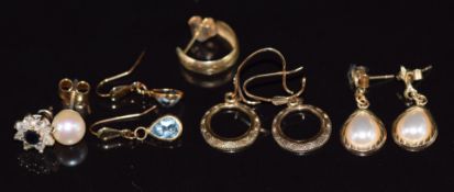 Three pairs of 9ct gold earrings, 9ct gold single earring, 2.7g and a pearl earring