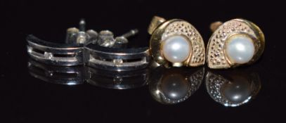 A pair of 9ct white gold earrings set with a diamond to each and a pair of 9ct gold pearl