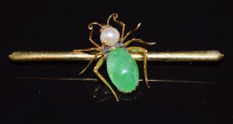 Chinese 18k gold brooch in the form of a spider set with a jade cabochon and a pearl, 4.4g, 5.6cm