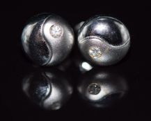 A pair of 18ct white gold earrings set with a diamond to each, 1.1g