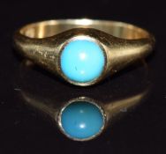 An 18ct gold ring set with a turquoise cabochon, 3.7g, size L