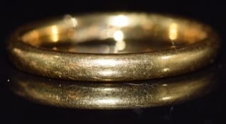 A 22ct gold wedding band / ring, 4.5g, size M
