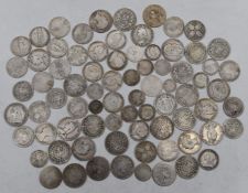 Approximately 810g of UK Queen Victoria and Edward VII silver coinage, including Edward VII half