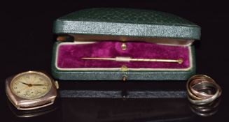 A 9ct tri-coloured gold Russian style wedding band (3.9g), section of 18ct gold stick pin (1.8g) and